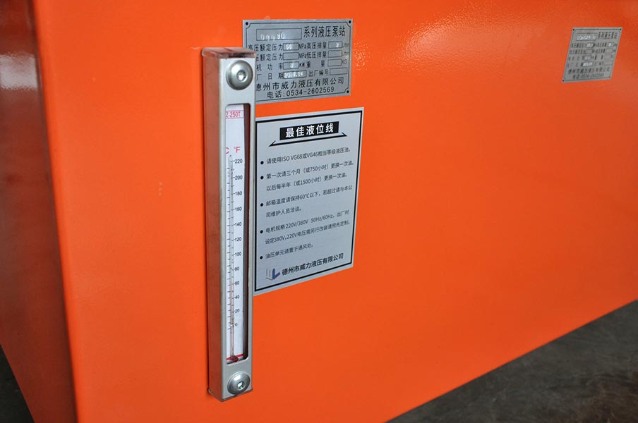 油箱液位計，可顯示溫度與儲油量